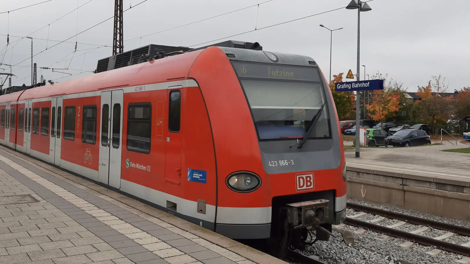 Die S-Bahn von Erding nach München ist nur eingleisig, mit einem eher mäßigen Takt, und daher für größere Pendlerströme nur bedingt geeignet. (Foto: Stefan Dohl)