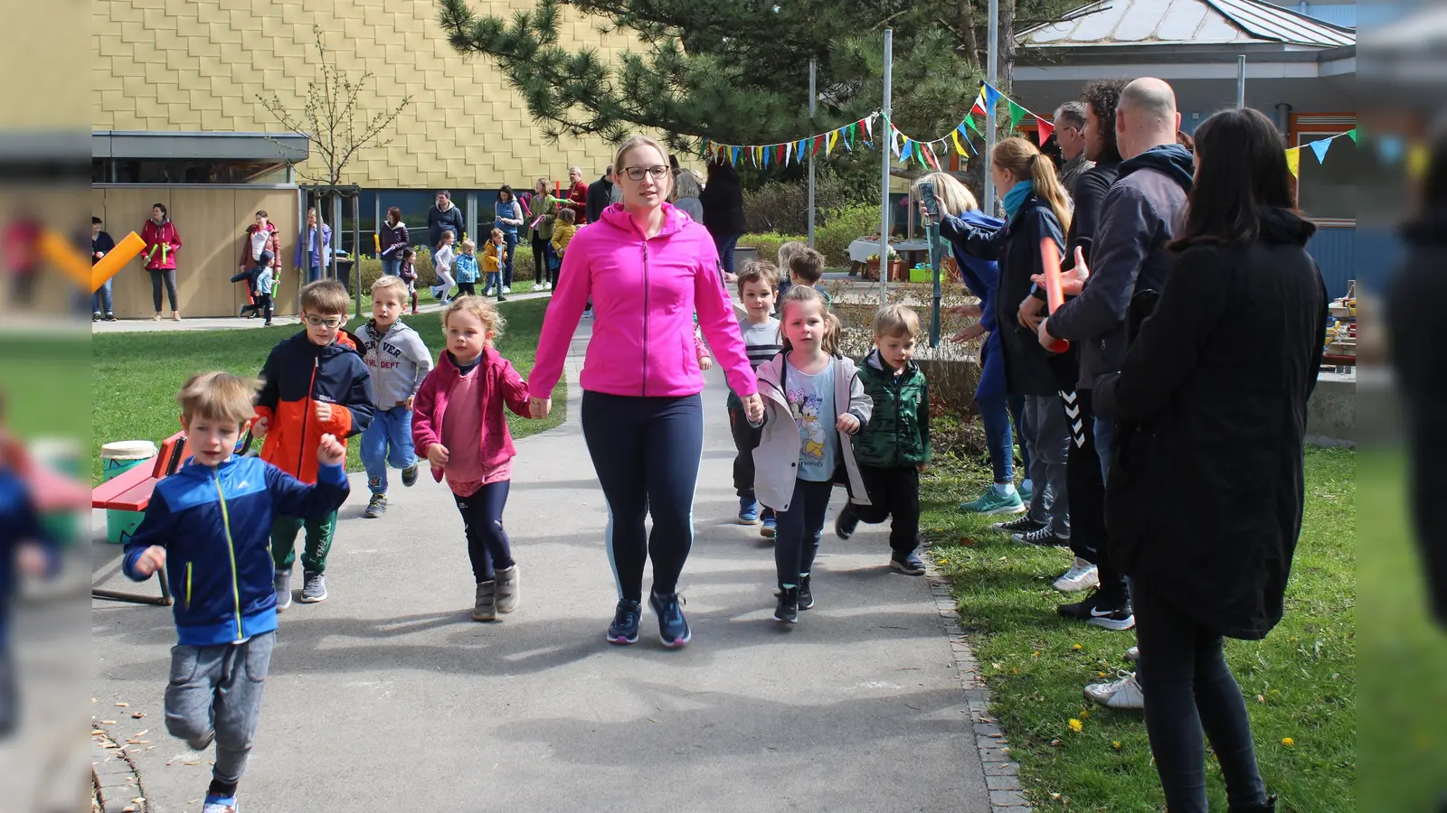 3000 Euro erlaufen haben die Kinder des Erdinger Kindergartens St. Antonius. (Foto: Stadt Erding)