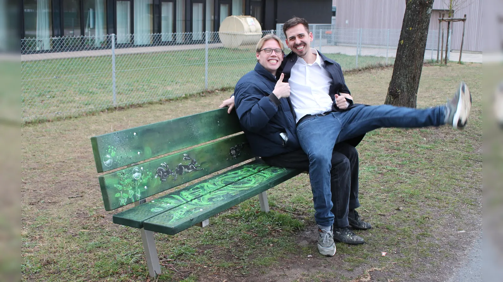 Die beiden Baldhamer Noah (24) und Jonathan (25) widmen sich seit Jahren in ihrer Freizeit mit großer Leidenschaft der Graffiti-Kunst. (Foto: Gemeinde Vaterstetten/KR)