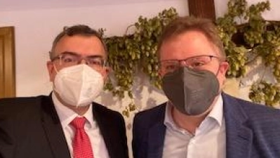 Trafen sich zum Gedankenaustausch: Staatsminister Dr. Herrmann und Attenkirchens Bürgermeister Kern. (Foto: Büro Dr. Herrmann)