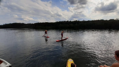 Zum Abschluss trafen sich alle TeilnehmerInnen am Steinsee um vor der Sommerpause einen nassen und spaßigen Nachmittag am See zu verbringen. (Foto: Kreiswasserwacht)