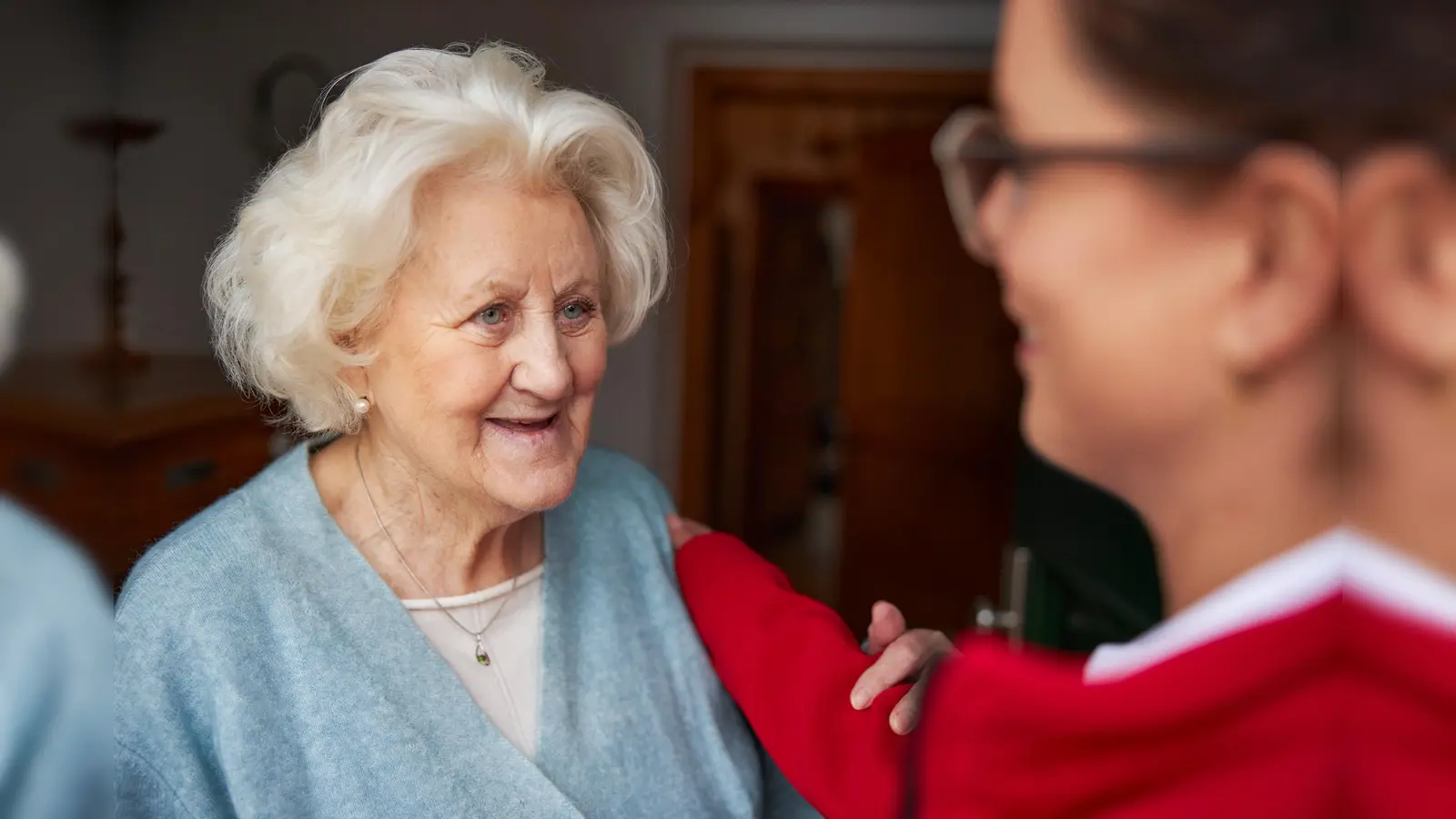 Kann ich ihnen helfen? Diese Frage kann vieles bewegen. (Foto: Marcus Brodt)