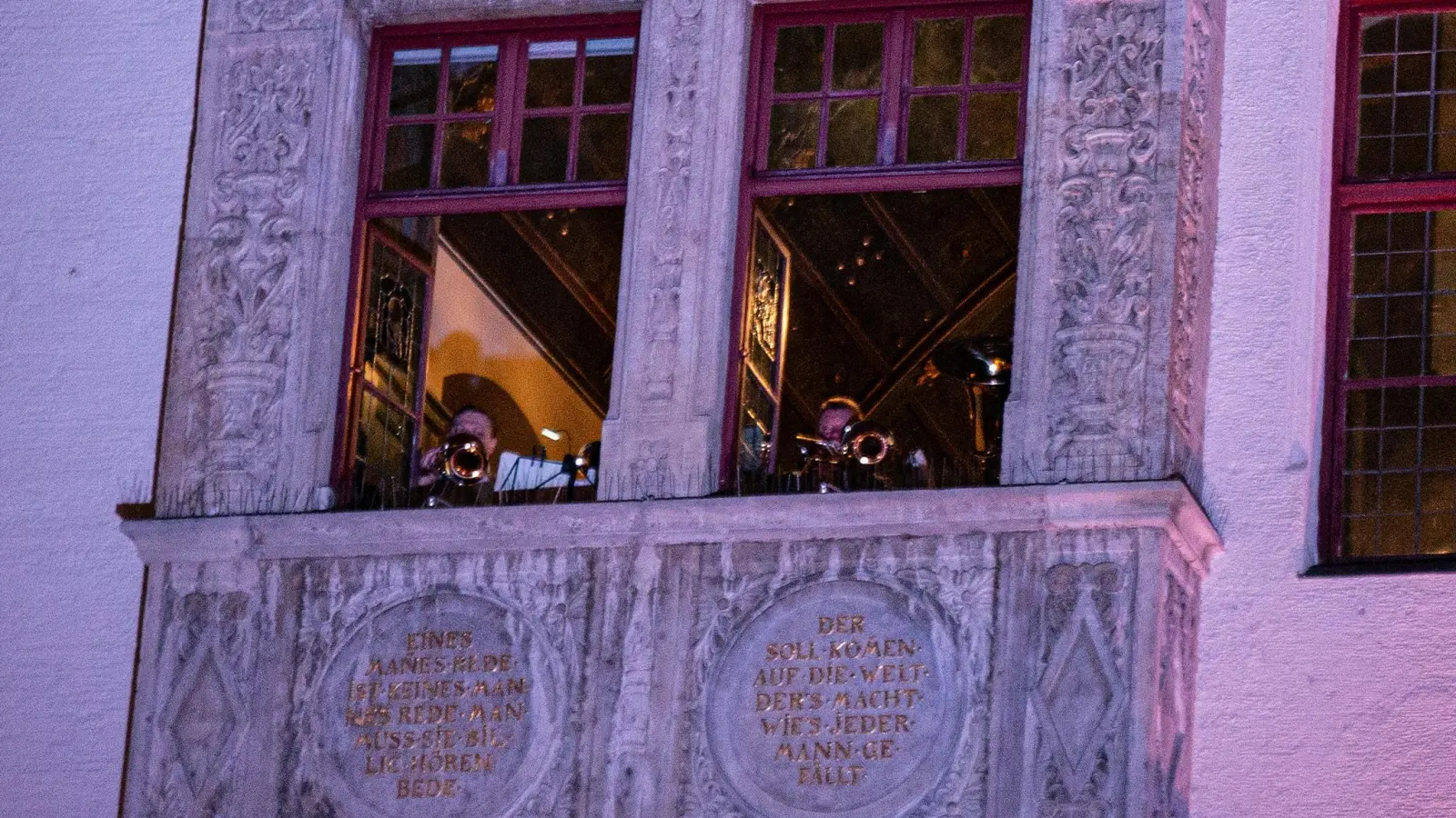 Die Turmbläser tragen ihren Teil zur weihnachtlichen Stimmung bei. (Foto: Masell PR Agentur Freising)