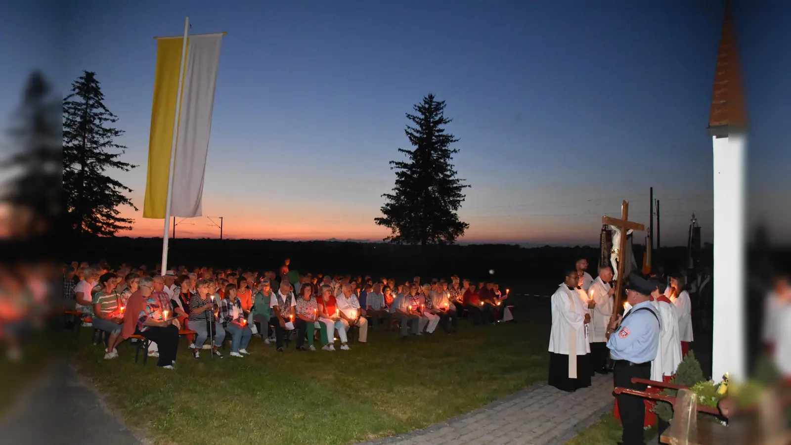 Seit über zwanzig Jahren der traditionelle Abschluss des Feiertags Mariä Himmelfahrt: Die Lichterprozession. (Foto: Markus John)