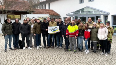 Über 2.000 Menschen kamen nach Marzling und spendeten. So kamen 26.000 Euro sowie 26 Kubikmeter Sachspenden zusammen. (Foto: privat)