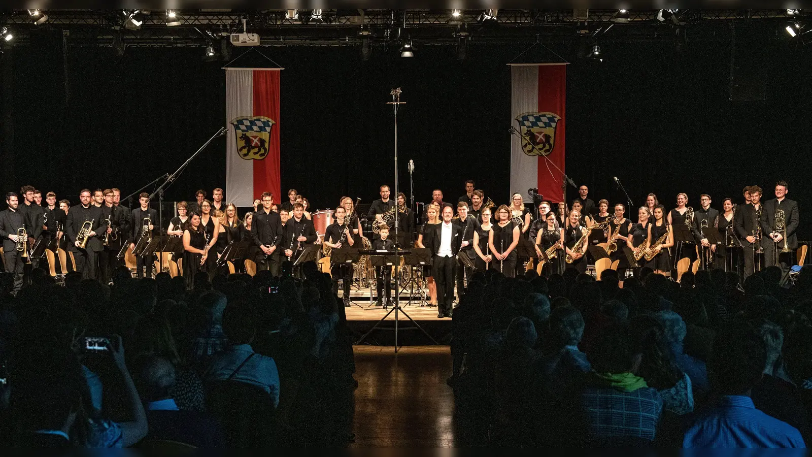 Nach zuletzt 2019 kann sich die Stadtkapelle nun endlich wieder auf der Bühne präsentieren. (Foto: Zipser)