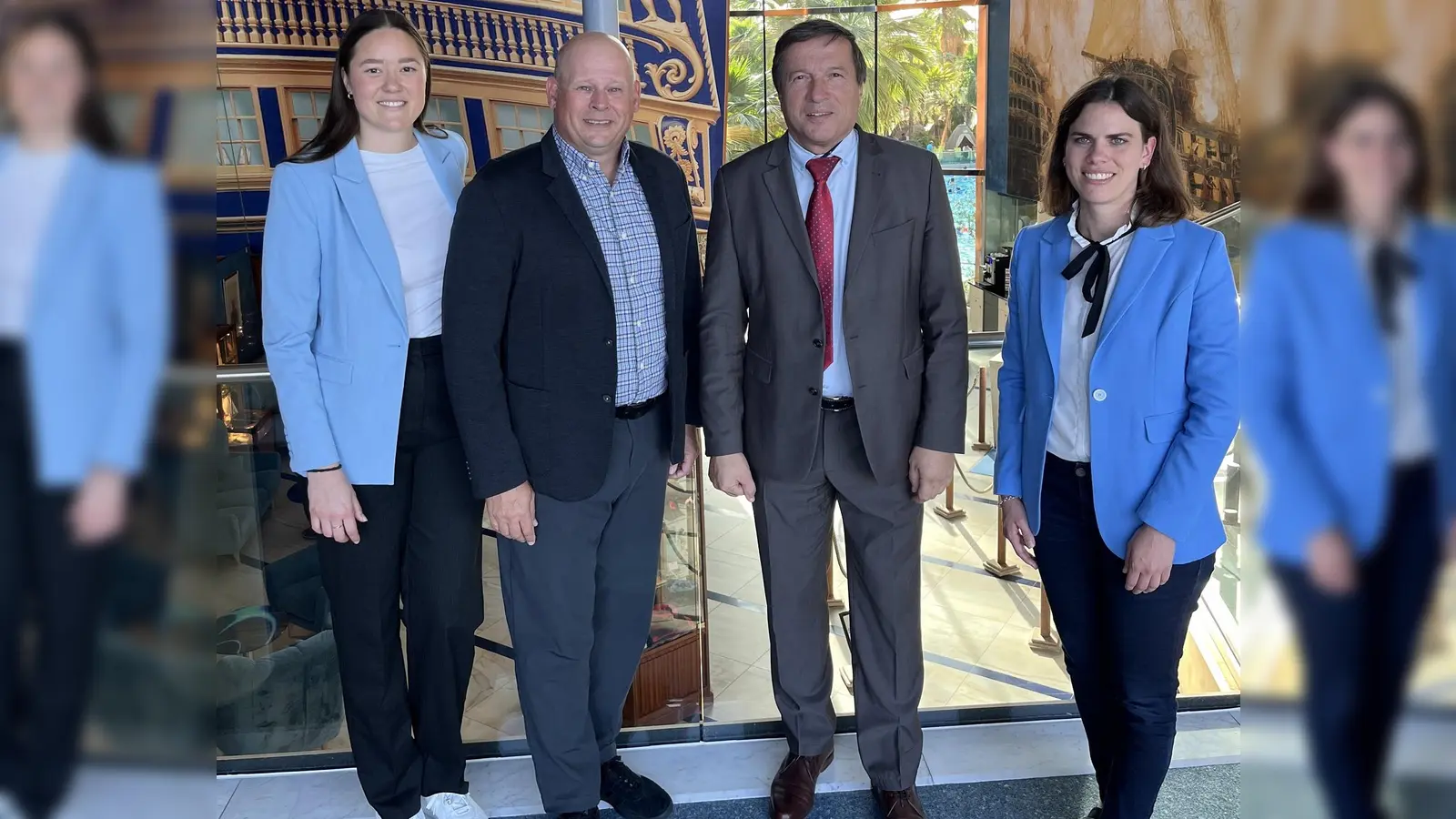 Von links: Anja Sperr (IHK für München und Oberbayern), Otto Heinz (Vorsitzender des IHK-Regionalausschusses Erding-Freising), Maximilian Gotz (Oberbürgermeister von Erding) und Laura Gaissmaier (stellvertretende Vorsitzende des IHK-Regionalausschusses Erding-Freising). (Foto: IHK München)