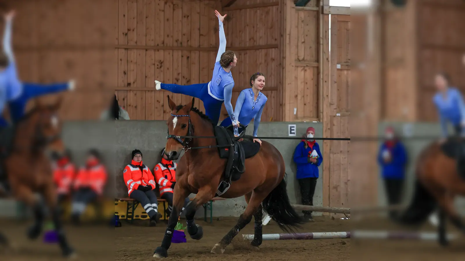 Kamila Fantura und Franziska Schleß (rechts) hoch zu Pferde.  (Foto: Maik Ostrowski)