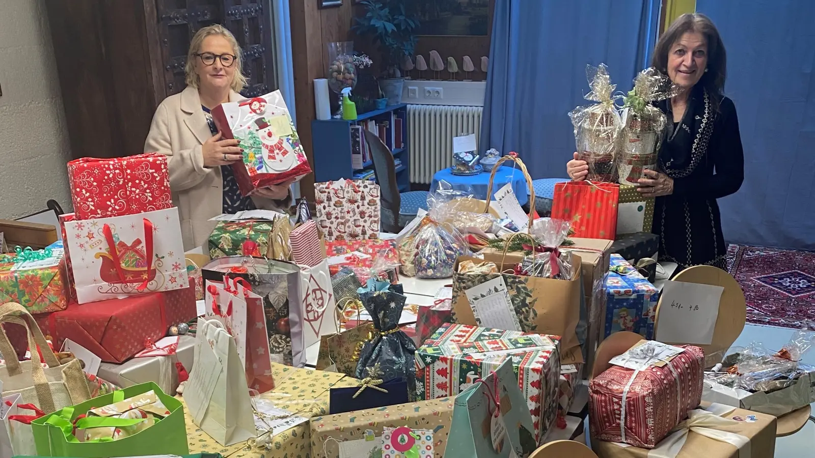 Michaela Merzendorfer und Edith Fuchs (von links) freuen sich über die große Resonanz.  (Foto: Frauen Union)
