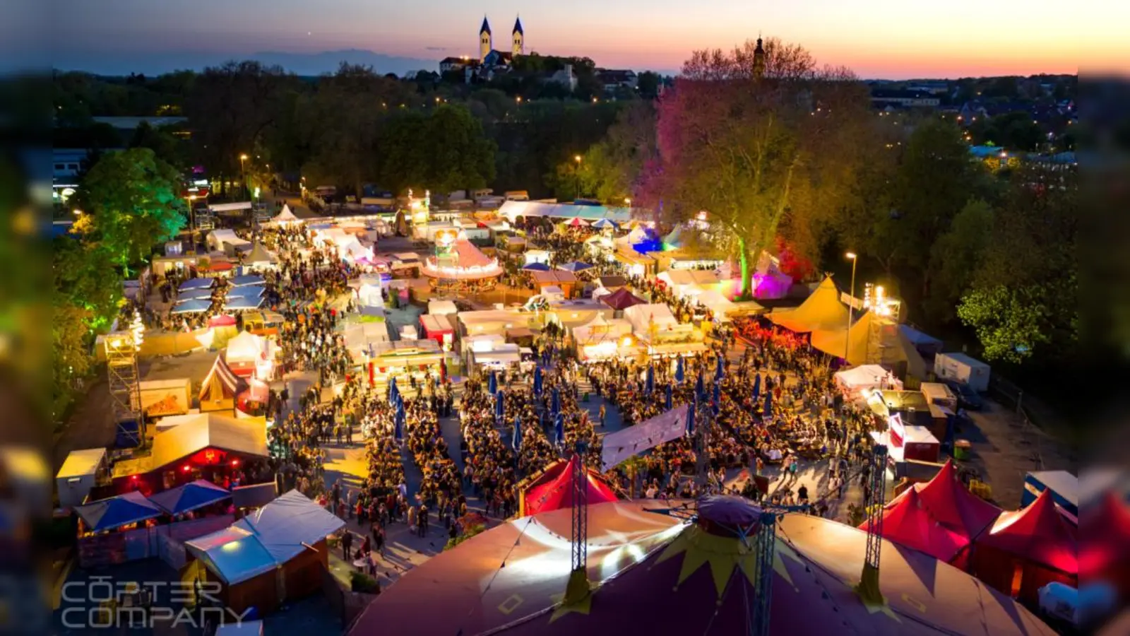 Das Uferlos Festival bietet Musik, Kabarett, Theater, Kunst, Vorträge und Workshops für die ganze Familie. (Foto: Uferlos Copter Company)