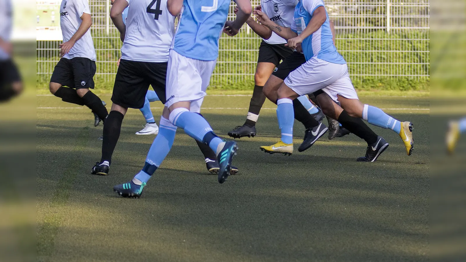 Am, Samstag veranstaltet der Rotary Deutschland in Vaterstetten eine Wohltätigkeitsveranstaltung der besonderen Art: ein Fußballturnier mit vielen Prominenten.  (Foto: Anne Wild)