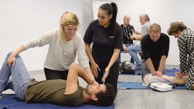 Erste Hilfe Kenntnisse sollte man immer wieder einmal auffrischen. (Foto: Malteser/Martin Klindtworth)