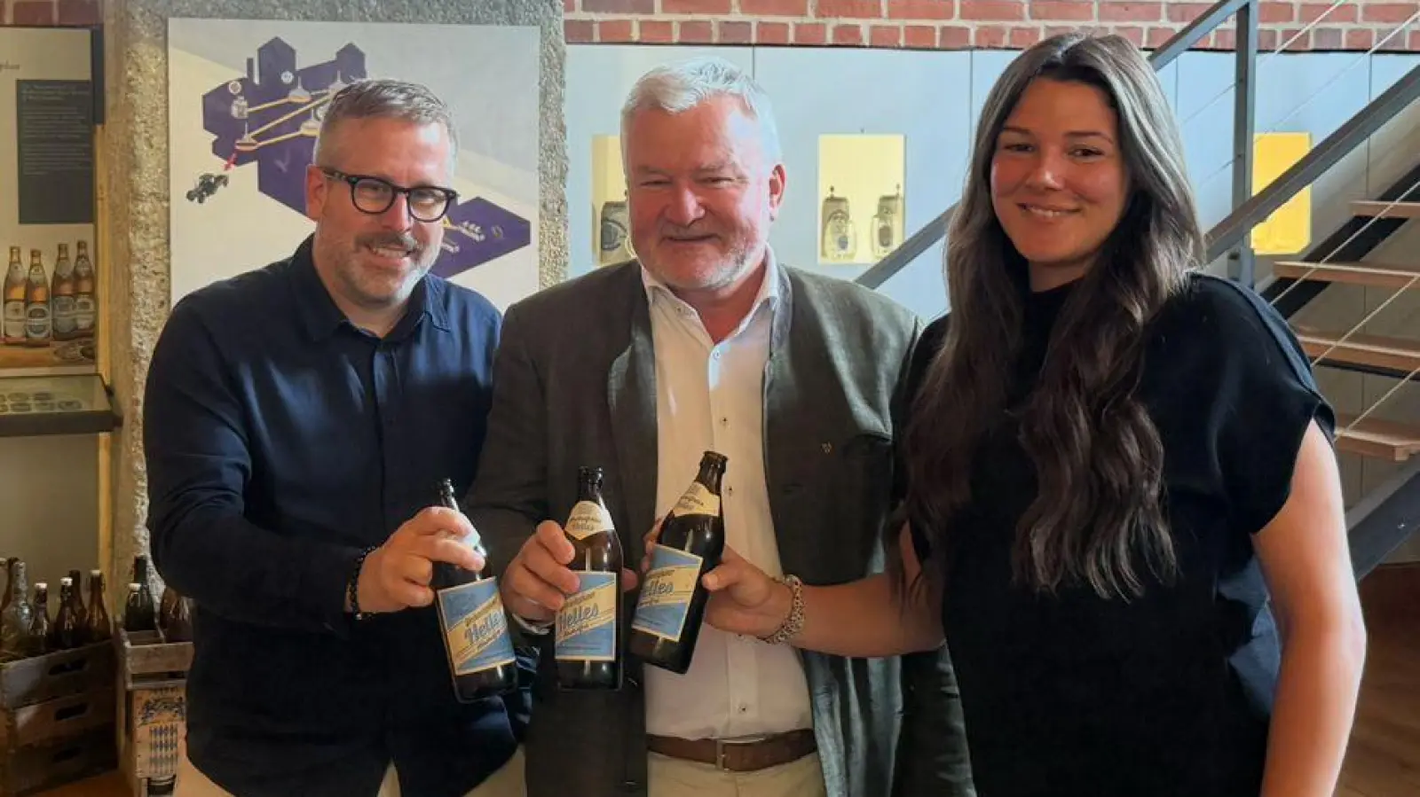 Leiter Marketing Nicolai Swoboda, Direktor Prof. Dr. Josef Schrädler, Braumeisterin für Qualitätsmanagement Sina Fürlauf (Foto: MIC)