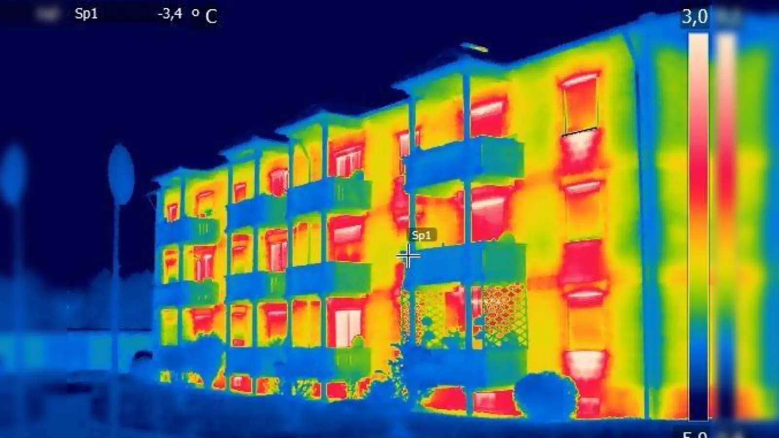 Schwachstellen werden mittels Aufnahmen der Wärmebildkamera deutlich erkennbar. (Foto: Stadt Moosburg)