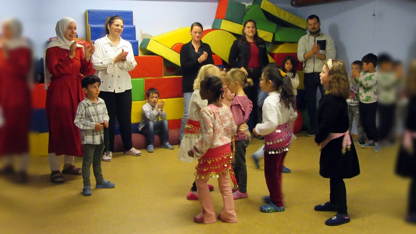 Inklusive und multikulturelle Tradition in Moosburger Kindergarten: InKiMo feiert türkisches Kinderfest Bayram.<br><br>  (Foto: InKiMo)