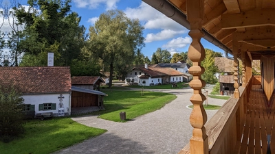 Auf rund zwei Hektar zeigt das Bauernhausmuseum das bäuerliche Leben von Anno dazumal. (Foto: LRA)
