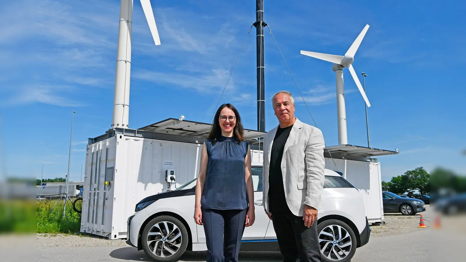 Nathalie Leroy (Geschäftsführerin für Finanzen und Infrastruktur, Flughafen München GmbH) und Dirk Küster (CEO FlowGen) (Foto: Flughafen München GmbH)