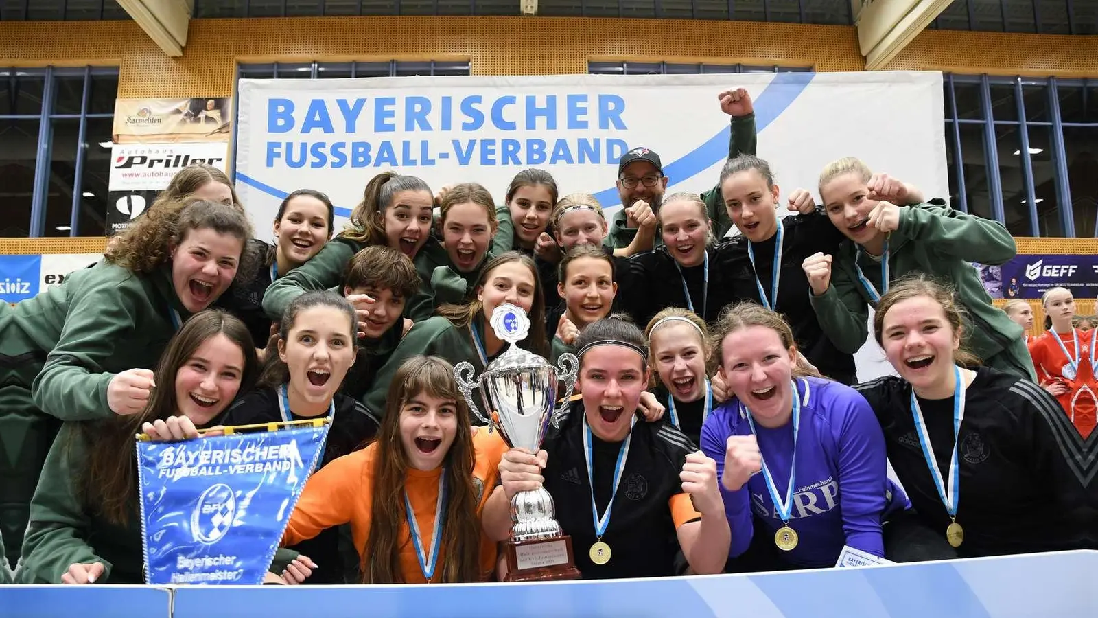 Zum ersten Mal haben die U17-Juniorinnen des FC Forstern die Bayerische Hallenmeisterschaft gewonnen. (Foto: Bayerischer Fußball-Verband e.V)