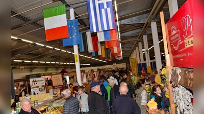 Beim Bauernmarkt gibt es Kulinarik aus aller Welt. (Foto: Biller)