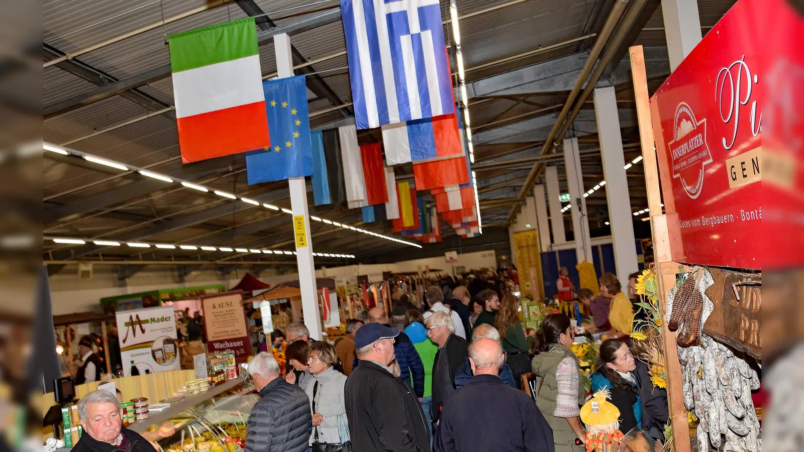 Beim Bauernmarkt gibt es Kulinarik aus aller Welt. (Foto: Biller)