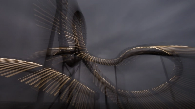 Werbemotiv der Herbstausstellung 2021 - “Tanz in der Nacht“ von Bettina Obert. (Foto: VHS Vaterstetten)