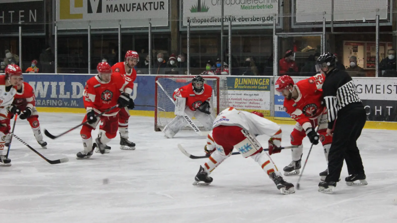 Gegen den TEV Miesbach musste der EHC Klostersee auf heimischen Eis seine erste Saisonniederlage (1:2) einstecken.  (Foto: smg/EHC)
