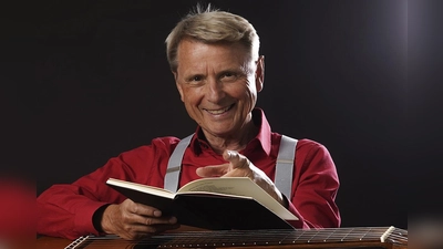 Werner Meier liest zur Nacht der Bibliotheken. (Foto: Stadt Erding)
