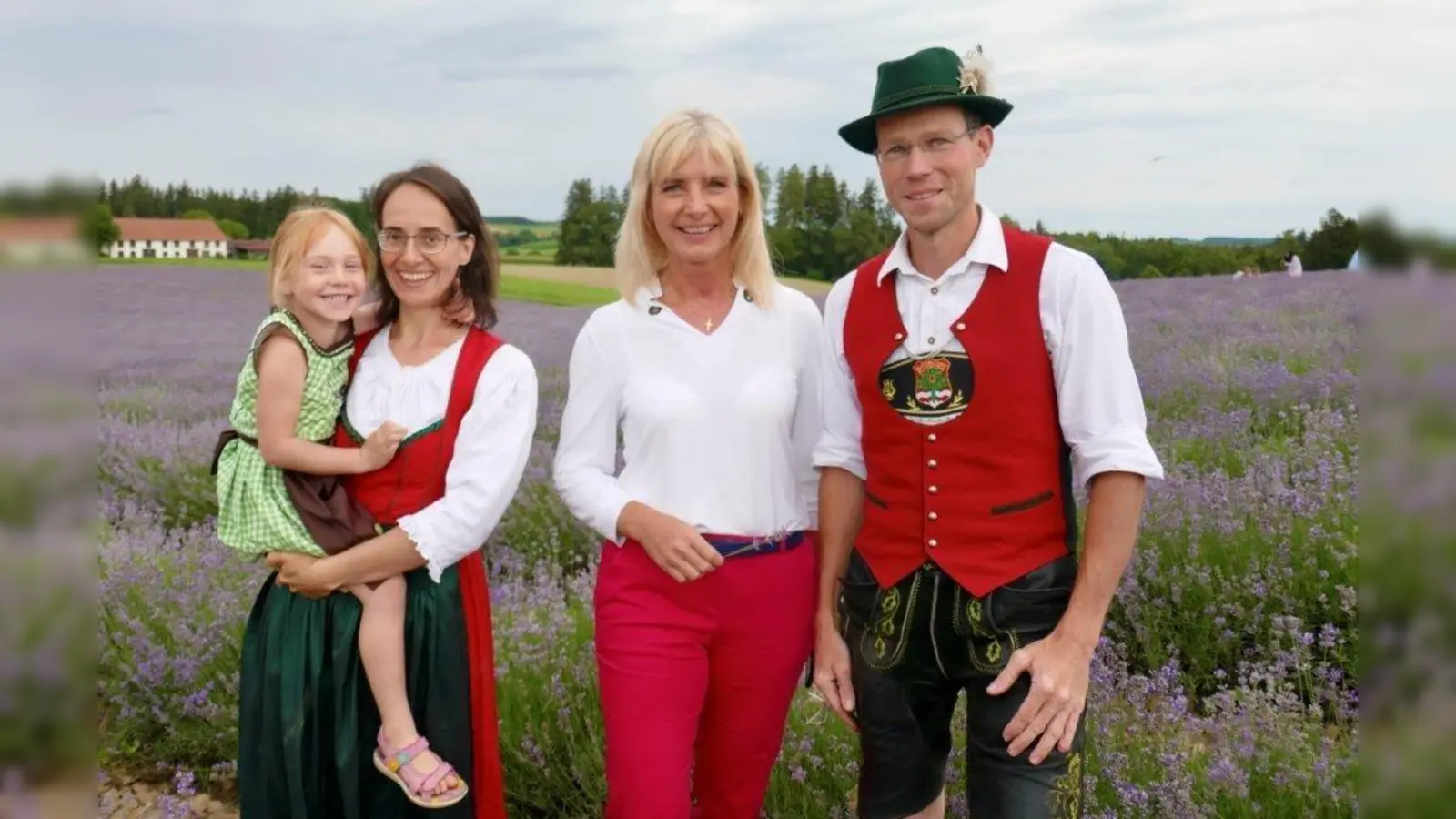 Fast könnte man sich in die Provence versetzt fühlen... Landwirt Tafelmeier erhielt Ministerinnenbesuch. (Foto: Abgeordnetenbüro U. Scharf)