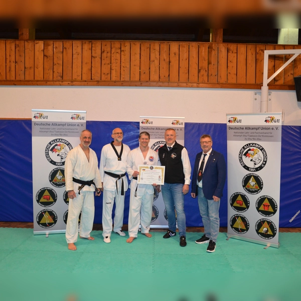 Jürgen Löhning (Prüfer), Joachim Veh, Richard Kreitner, Fritz Kinzel (Vize-Präsident der DAU), Fritz Kosak (DAU-Präsident). v.l. (Foto: SV Langenbach)