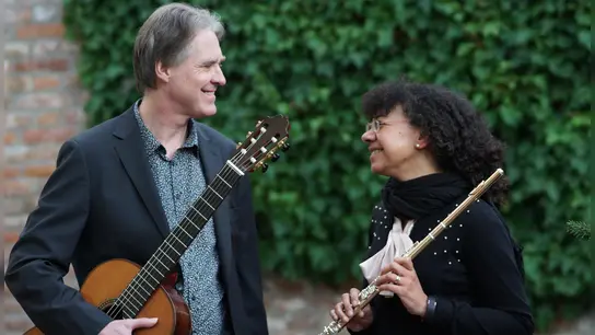 Das Duo Porteño (alias Claudia Góndola de Hackel und Peter Hackel) ist im Weidenhain zu hören. (Foto: Veranst.)
