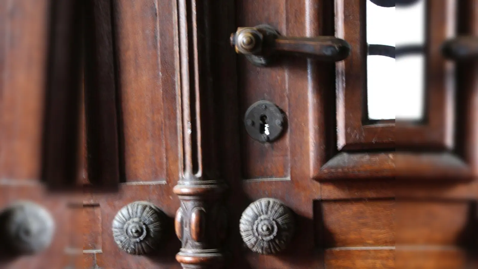 Geheime Orte befinden sich nicht selten hinter Schlössern mit großen Schlüsseln. (Foto: Markt-Strawanza)