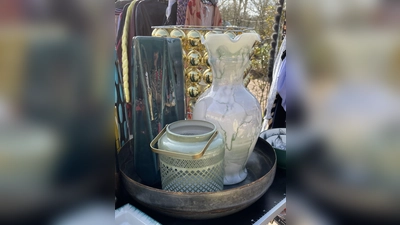 Endlich wieder Flohmarktfreuden in Erding. (Foto: hw)