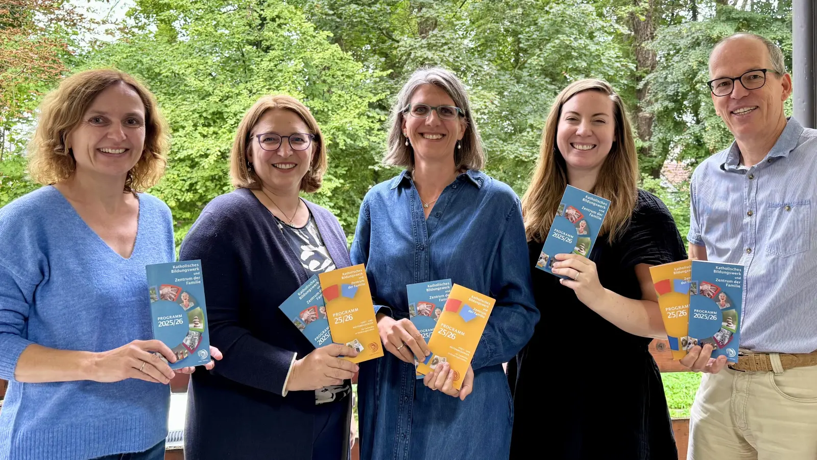 Das katholische Bildungswerk stellt sein neues Programmheft vor. (Foto: Maria Ertl)