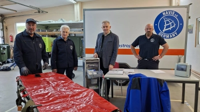 Freuen sich auf die Blackout-Übung: Bürgermeister Josef Dollinger und NAVIS-Vorsitzender Dr. Thomas Geiner (2.v.l.) sowie Florian Solfrank und Rainer Junge.  (Foto: NAVIS)