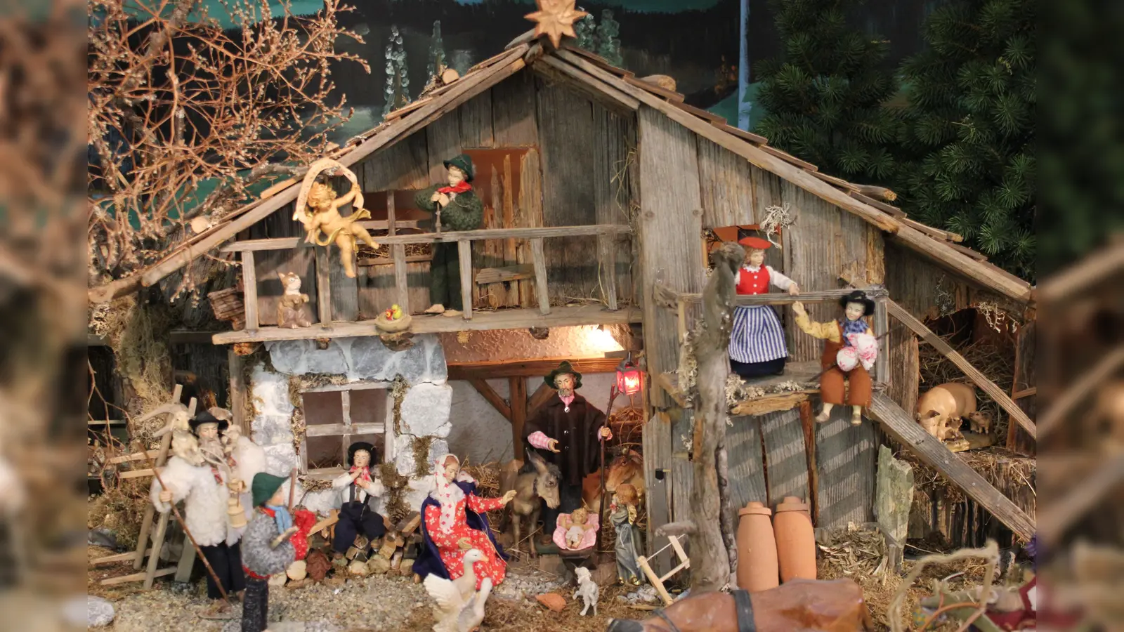 Die Ebersberger Stadtkrippe ist im Untergeschoss des e-EinZ ausgestellt und kann von Montag bis Samstag zwischen 7 und 20 Uhr besichtigt werden.  (Foto: Stefan Dohl)