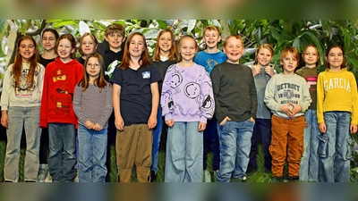 Die Theaterküken der Laienspielgruppe Langenbach proben mitten im Urwald bereits für die Präsentation von „Das Dschungelbuch“ unter dem Motto: „Kinder spielen für Kinder“. Der Kartenvorverkauf hat bereits begonnen. (Foto: R. Lex)