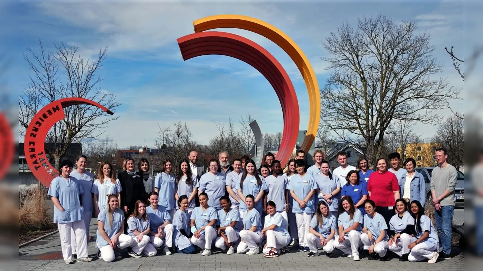 Die engagierten PflegeschülerInnen mit AusbilderInnen. (Foto: LRA Erding)