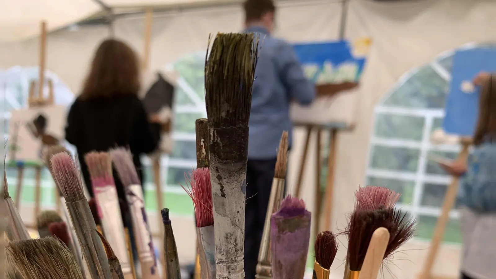 Die Besucher können ihre Eindrücke in ein eigenes Bild verwandeln.  (Foto: Museum F.X. Stahl)
