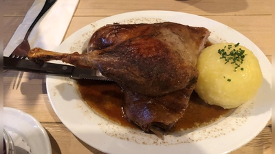 Lecker Gänsebraten mit Knödel (Foto: hw)