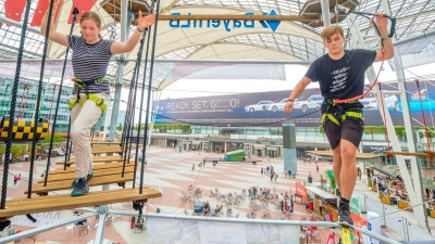 Noch bis 25. September kann man sich am Flughafen in lichte Höhen wagen. (Foto: FMG/Andreas Schebesta)