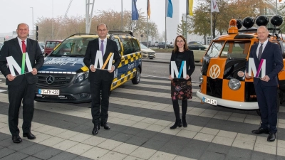 Dr. Jan-Henrik Andersson (Geschäftsführer Commercial und Security, FMG), Staatsminister Albert Füracker (CSU, Aufsichtsratsvorsitzender FMG), Nathalie Leroy (Geschäftsführerin Finanzen und Infrastruktur, FMG) und Jost Lammers (Vorsitzender der Geschäftsführung der FMG) bei der Vorstellung der neu formierten Geschäftsführung (v. li.). (Foto: FMG/Stephan Goerlich)