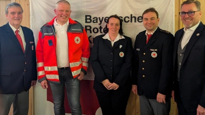 Von links nach rechts: Dieter Pfanzelt (bisheriger Kreisbereitschaftsleiter), stellvertretender Kreisbereitschaftsleiter Ansgar Bodenberger, Kreisbereitschaftsjugendwartin Susanne Winkler, Kreisbereitschaftsleiter Leonhard Brummer und Vorsitzender Jürgen Loher. (Foto: Danuta Pfanzelt)