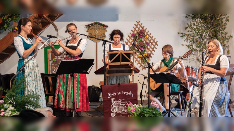 Die „Eichhofner Dorfmusik“ lädt am dritten Oktobersonntag alle Musikfreunde zum traditionellen Dorfkirta ein. (Foto: VA)